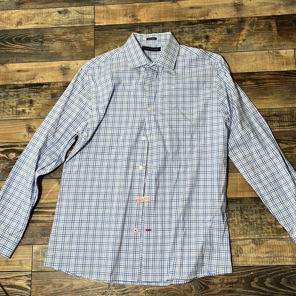 Tommy Hilfiger slim fit 15-15.5 M button down shirt